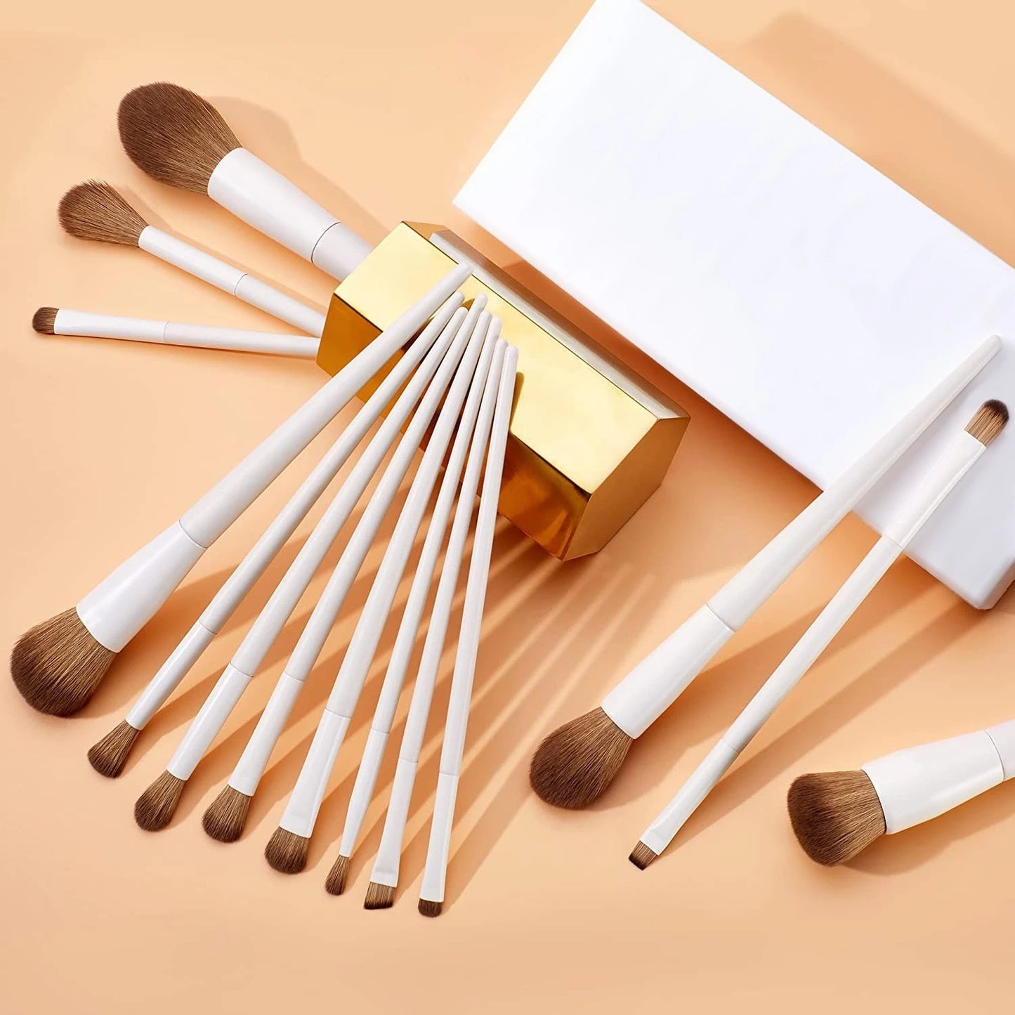 Professional 14 Piece Makeup Brush Set Easy To Clean With Foundation Contour Eyeshadow Eyeliner Blending And Highlight Brushes
